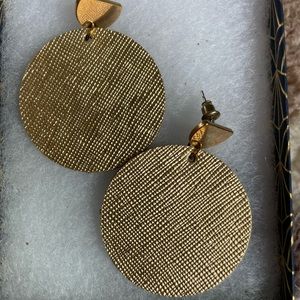 Gold disc Nickel and Suede earrings